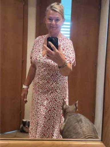 Členka skupiny v kusu od FashionUS
