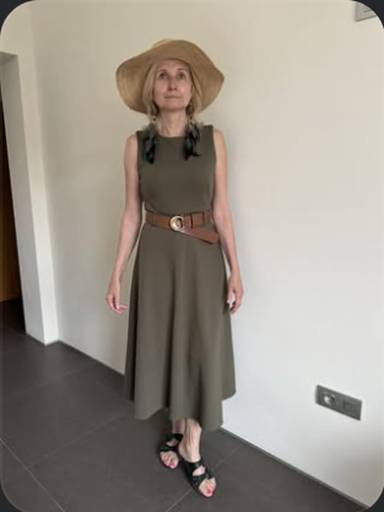 Členka skupiny v kusu od FashionUS